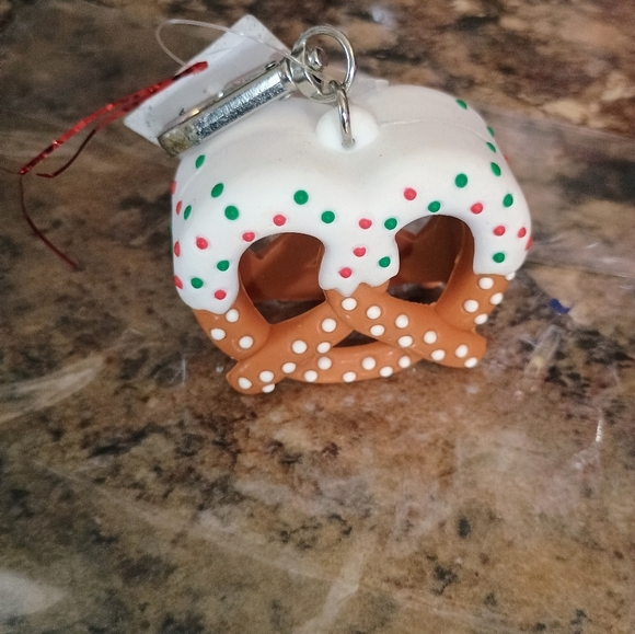 Bath & Body Works Hand Sanitizer with White Icing and Sprinkles - Picture 1 of 3
